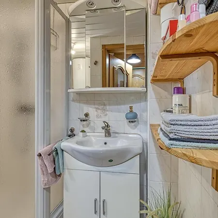 Fani's Riverside - Happy Kostel