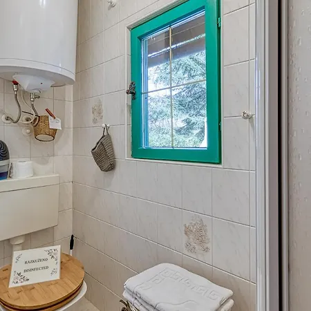 Fani's Riverside - Happy * Kostel