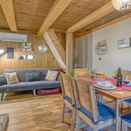Chalet Fani'S Riverside Home With Sauna & Beach - Happy Rentals *