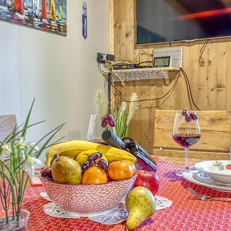Chalet Fani'S Riverside Home With Sauna & Beach - Happy Rentals *