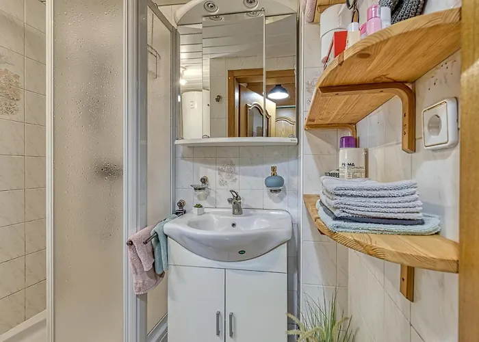 Fani's Riverside - Happy Kostel