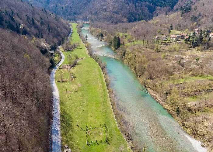 Fani's Riverside - Happy *