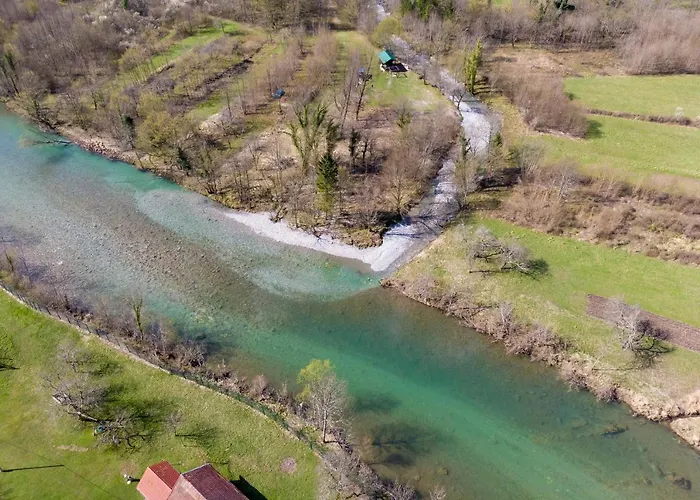 Fani's Riverside - Happy شاليه Kostel